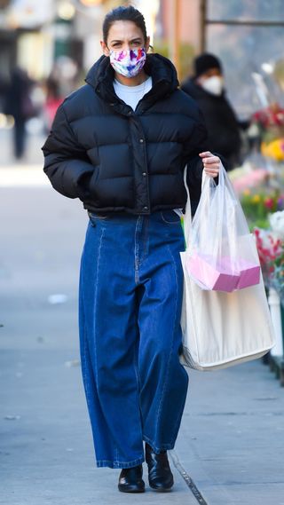 Katie Holmes is seem outside cup cake shop in SoHo on December 10, 2020