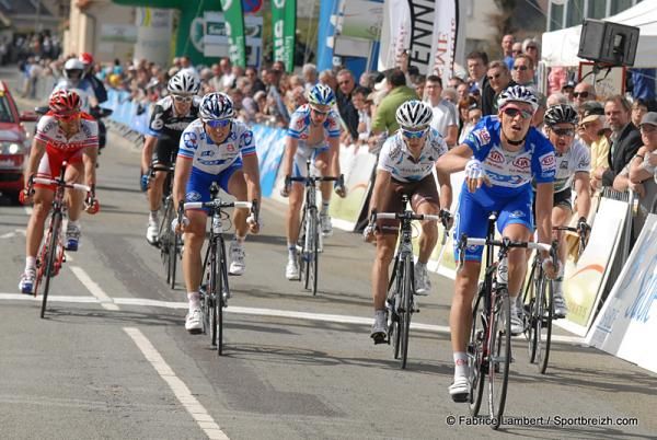 Anthony Roux (FDJ) wins the stage