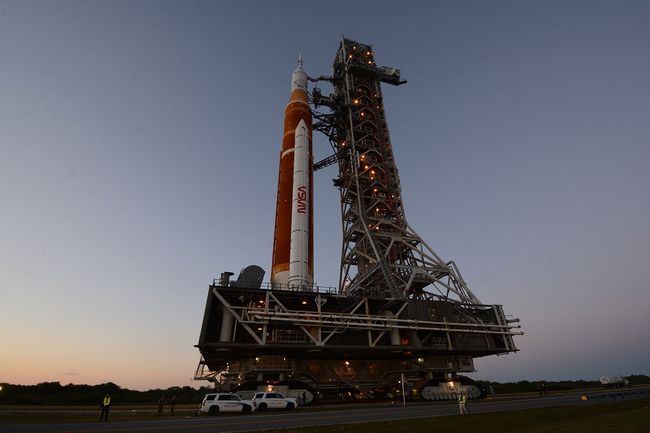 Rocket Rollout: How NASA's First Artemis Space Launch System Move ...