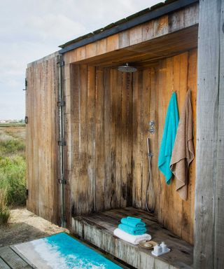 malibu bath mat from The Rug Seller outside wooden outdoor shower room
