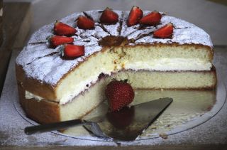 Strawberry and mascarpone cream Victoria sponge