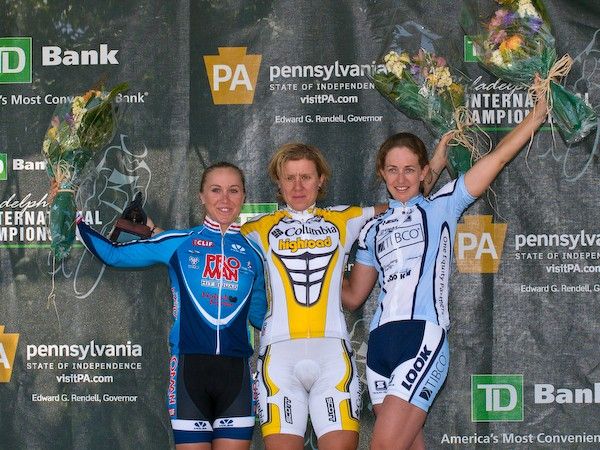 The women's podium (L to R): Shelley Olds (Proman Hit Squad), Ina Yoko Teutenberg (Columbia-Highroad) and Joanne Kiesanowski (Team TIBCO).