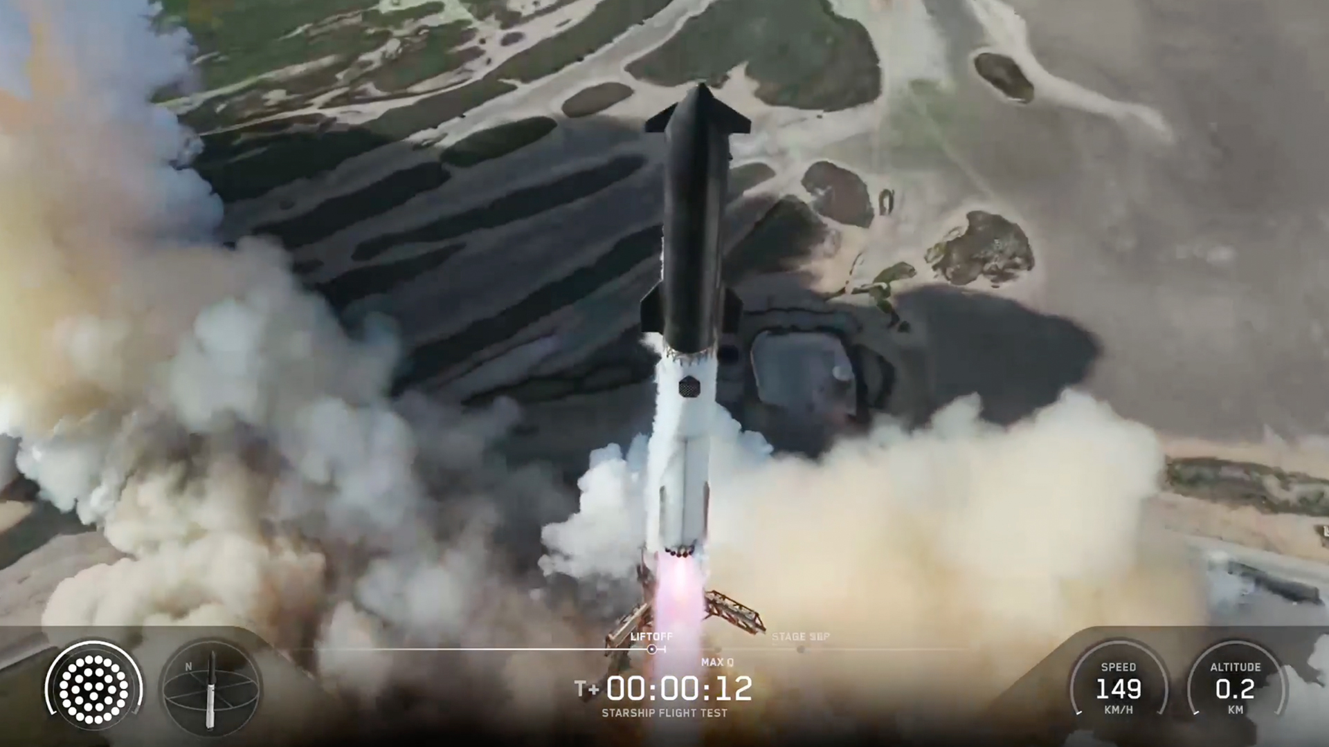 高聳的 SpaceX Starship Flight 13 火箭升空進入藍天。
