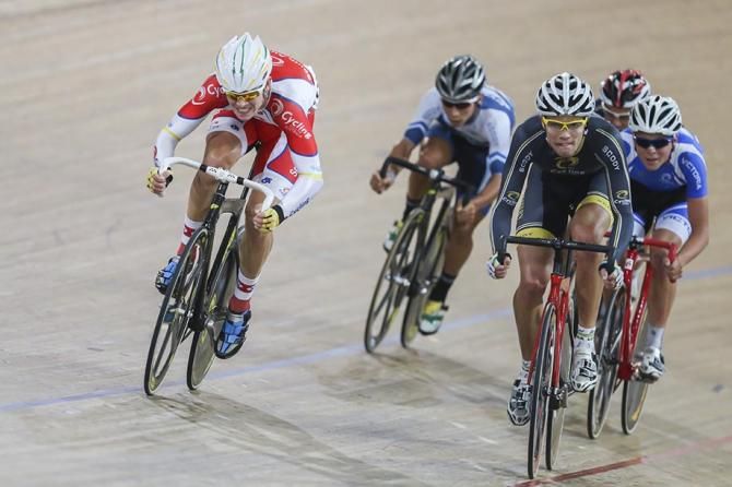 Alex Edmondson during a sprint in the points race.