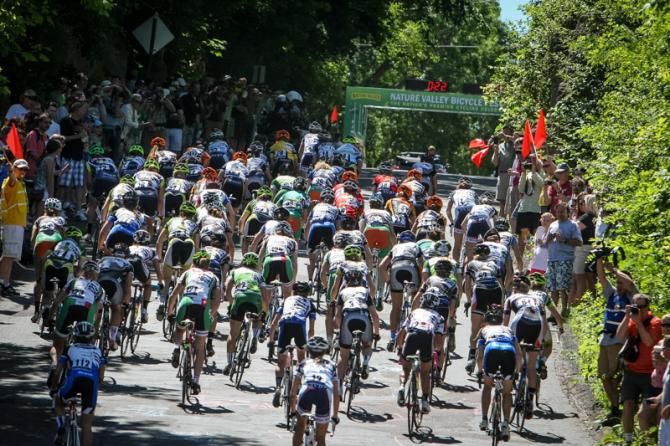The women's field hits Chilkoot Hill for the first time.