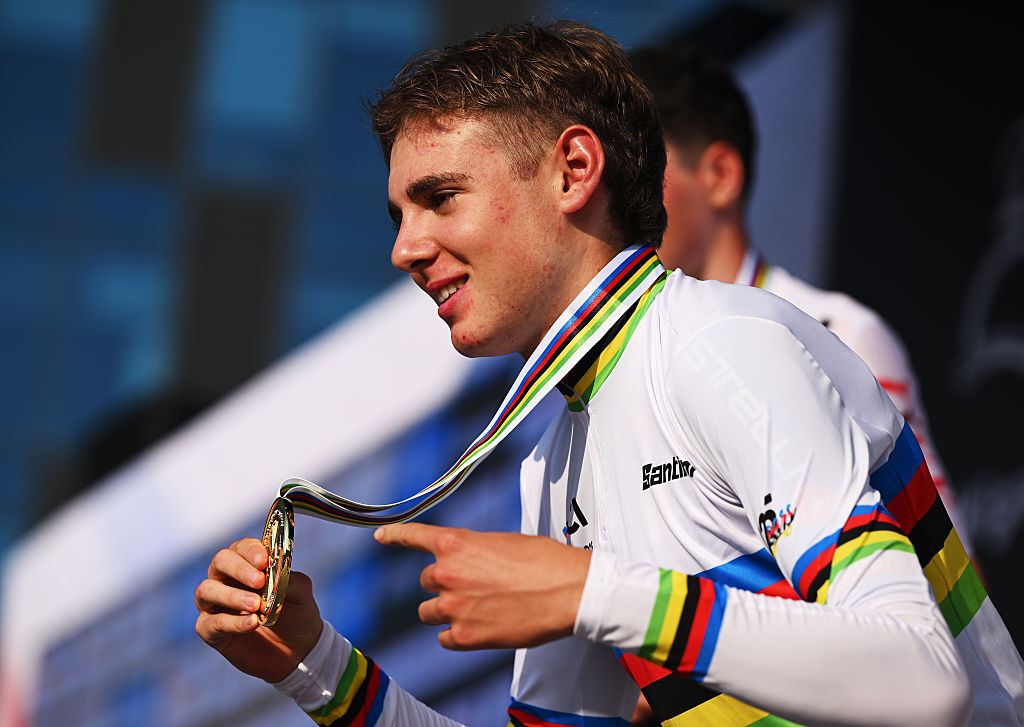 KIGALI, RWANDA - SEPTEMBER 26: Gold medalist, Lorenzo Finn and Team Italy poses on the podium after the 98th UCI Cycling World Championships Kigali 2025, Men Under 23 Road Race a 164.6km race from Kigali to Kigali on September 26, 2025 in Kigali, Rwanda. (Photo by Dario Belingheri/Getty Images)