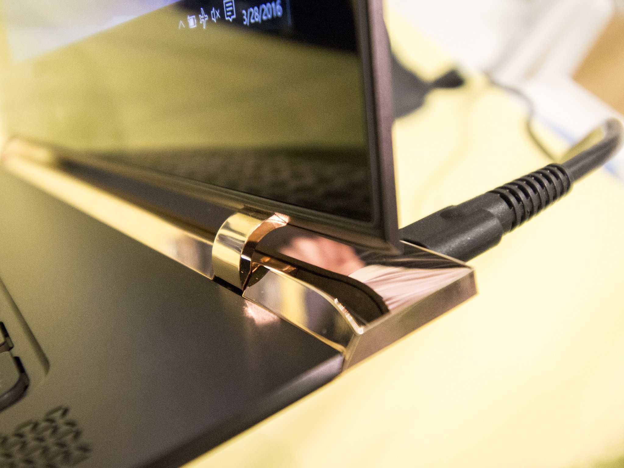 HP Spectre hinge and charger