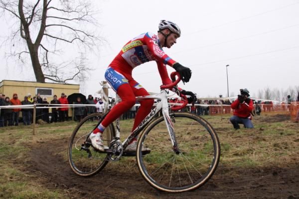 Lap two of the race and Klaas Vantornout (Sunweb-Revor) tries to get away from the bunch.
