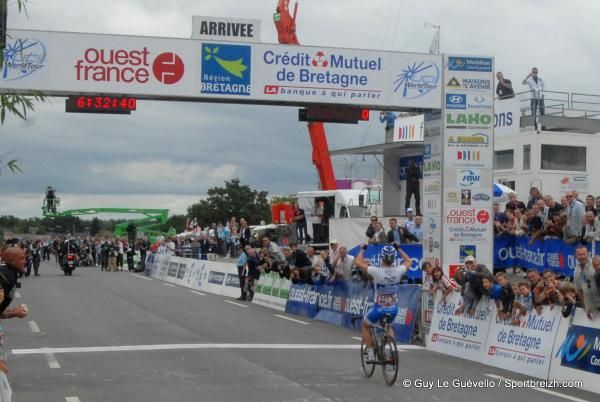 Grega Bole (Lampre - ISD) rolls across the line