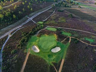 Aerial view of the green with obvious trouble all around it including bunkers
