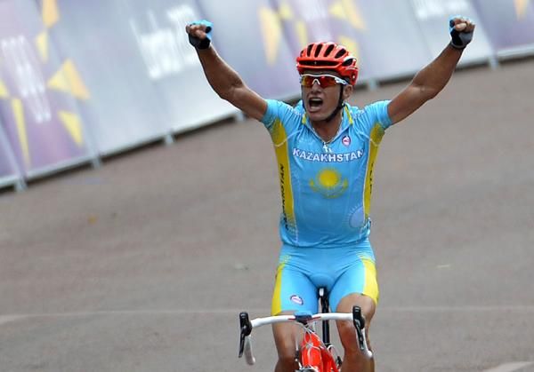 Alexandre Vinokourov (Kazakhstan) wins the 2012 Olympic road race