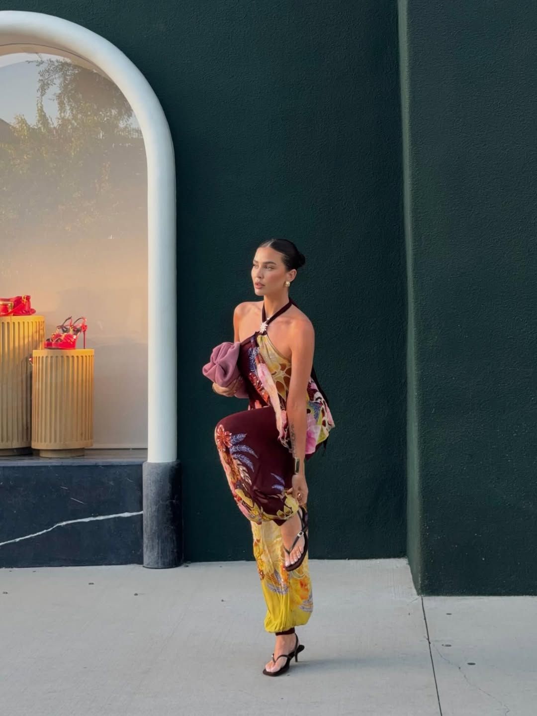 emma milton wears a halterneck floral dress and heel flip flops: best bottoms to wear with flip flop heels 2026