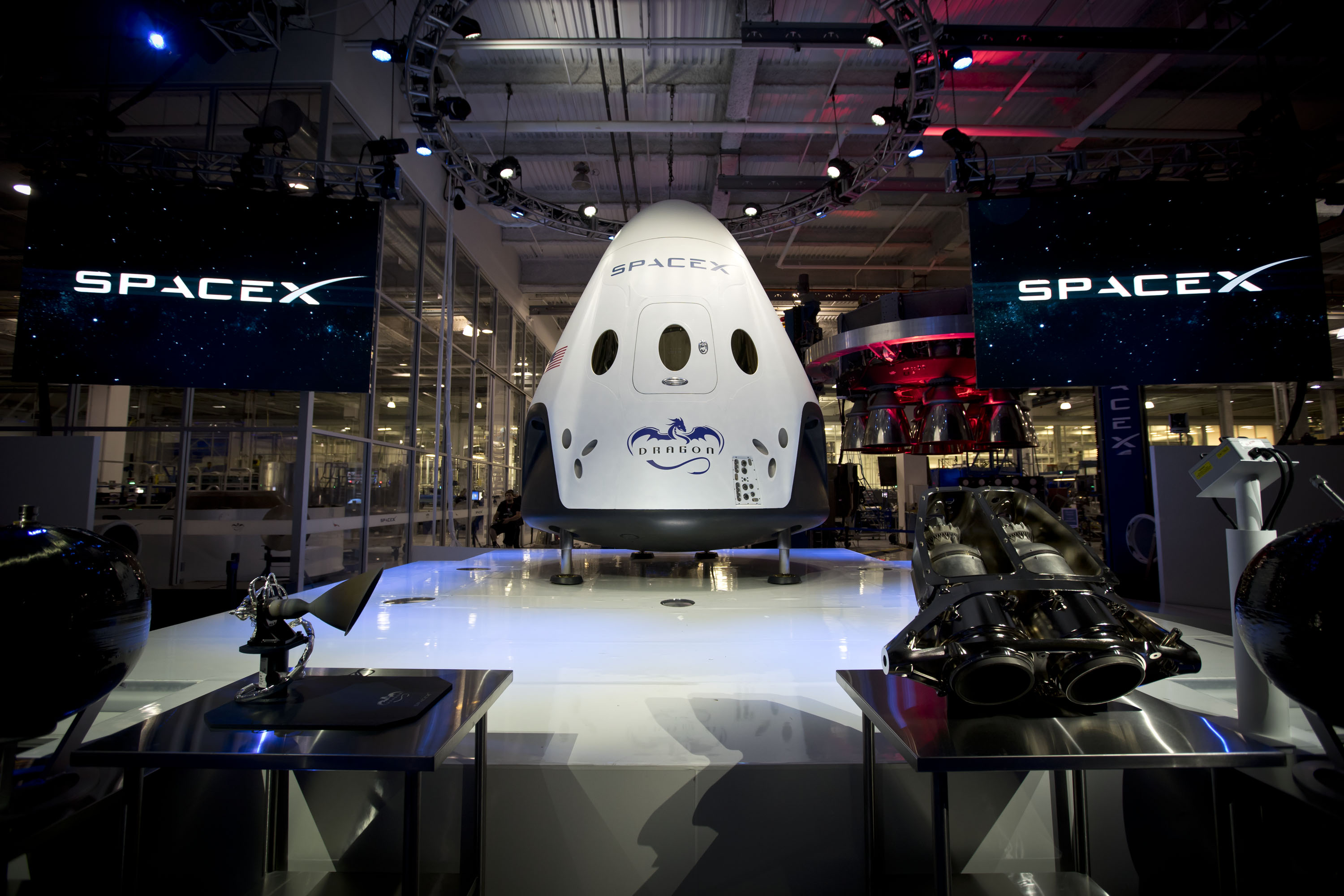 Spacex Unveils Dragon V2 Spaceship A Manned Space Taxi For