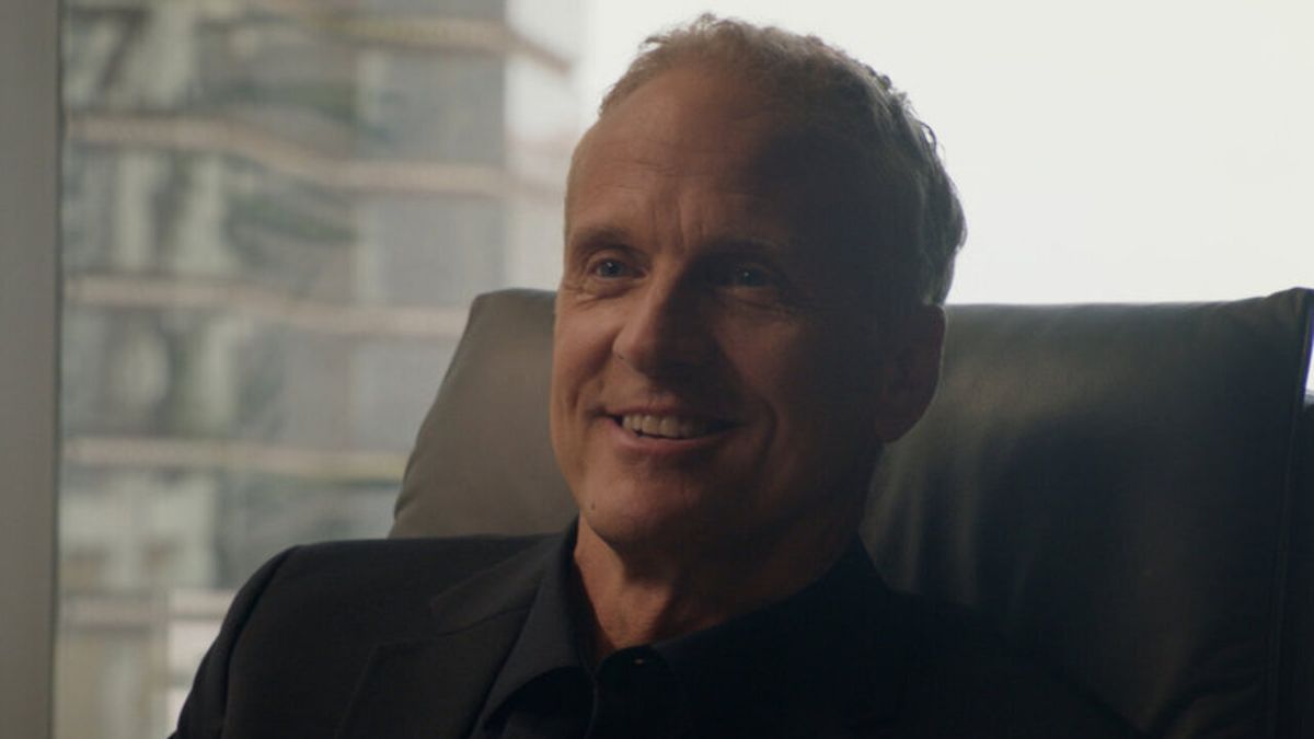 Patrick Fabian as Sam Bedrosian in Magnum P.I. Season 5 Episode 16