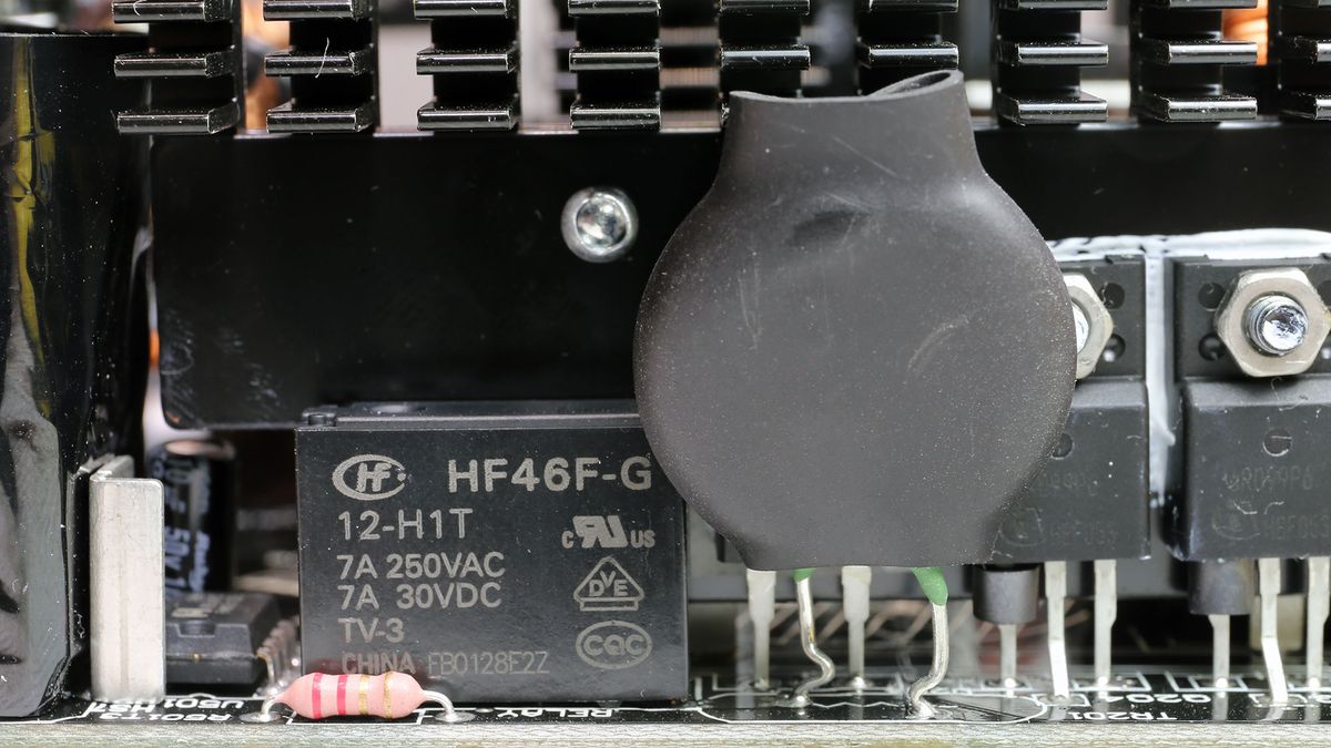 EVGA 1000 P6