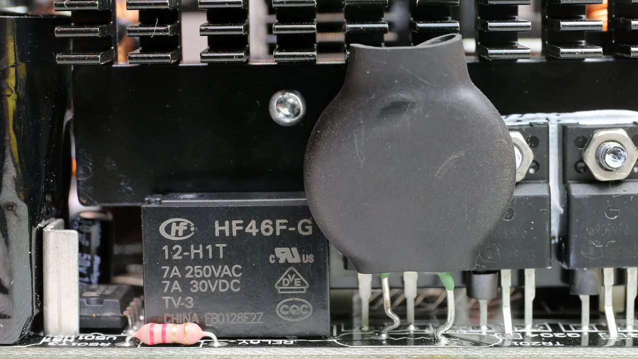 EVGA 1000 P6