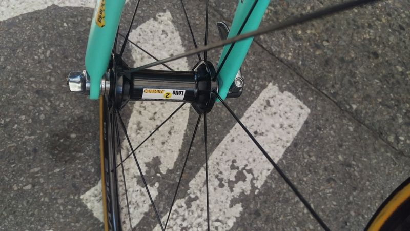 There were team decals on the front and rear hubs