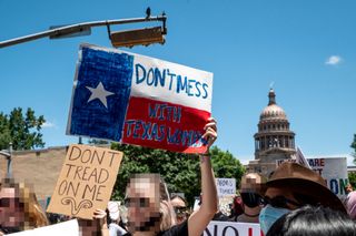 Women protesting against new Texas abortion law