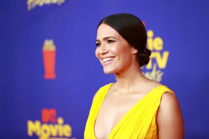 Mandy Moore in a yellow dress