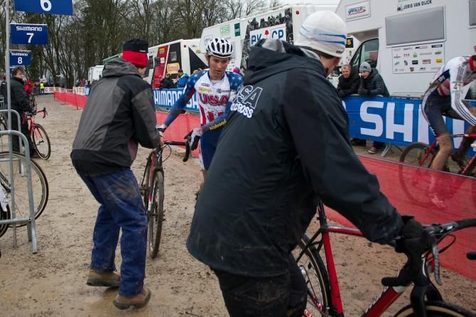 Cody Kaiser pits in Namur. Director Geoff Proctor has a clean bike waiting for him