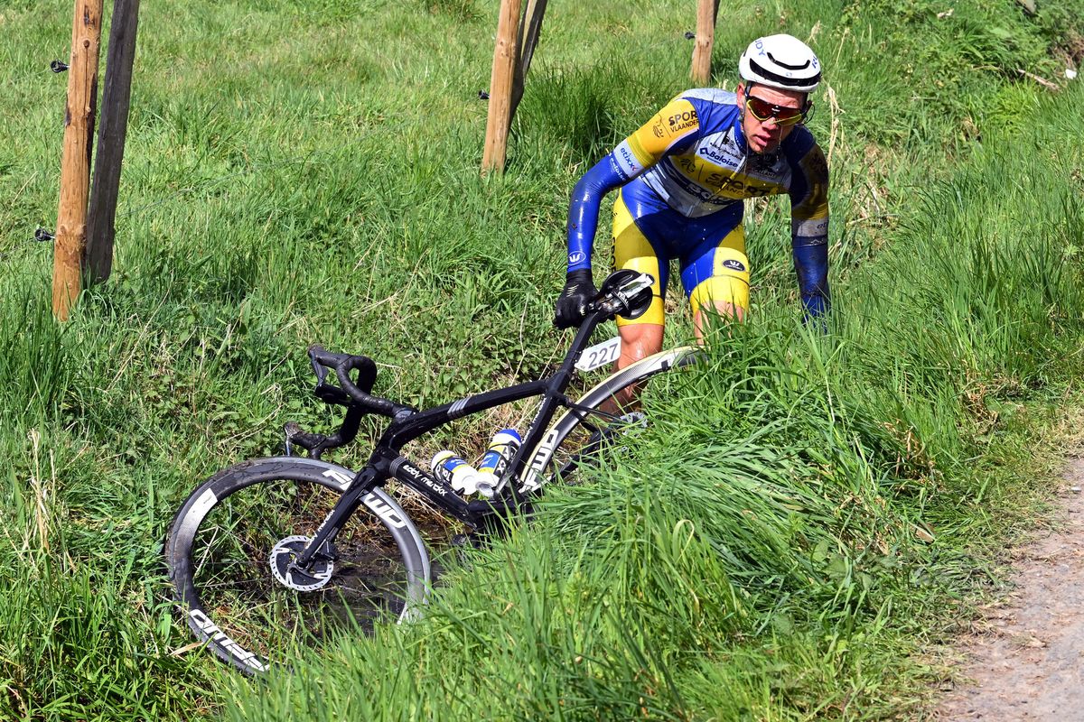 Kenny Van Rooy (Topsport Vlaanderen) went into the ditch