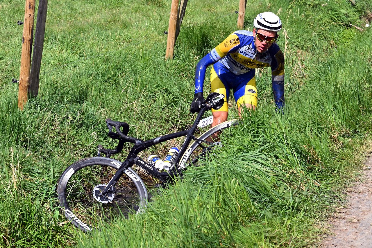 Kenny Van Rooy (Topsport Vlaanderen) went into the ditch