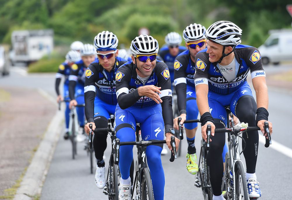 Time to chat for Maximiliano Richeze and Marcel Kittel during the team's pre-Tour training ride.