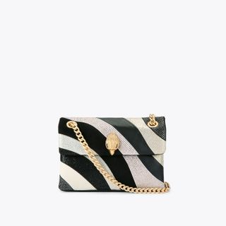 zqVLfmpSJXCkFtCa57DihW-320-80 قنوات Emrata Cool Girl Americana Style في حملتها الجديدة Kurt Geiger.
