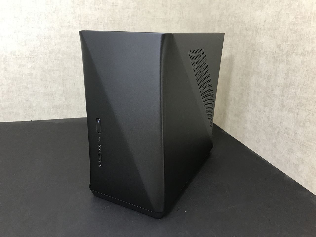 Fractal Design Era Exterior Photos