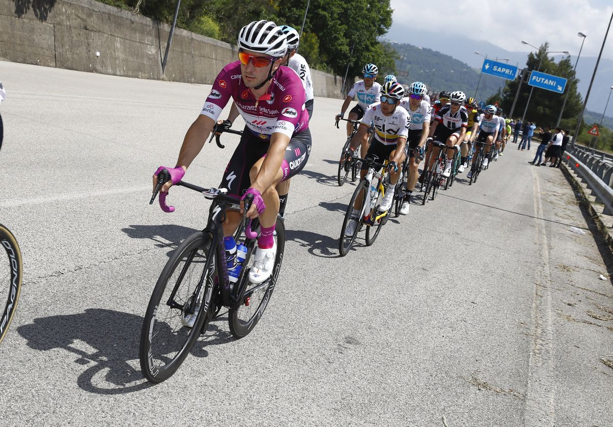 Elia Viviani in the ciclamino jersey