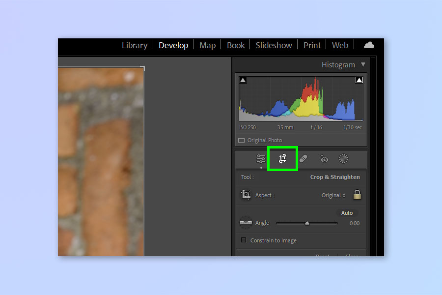 Снимок экрана, показывающий, как повернуть изображение в Adobe Lightroom.