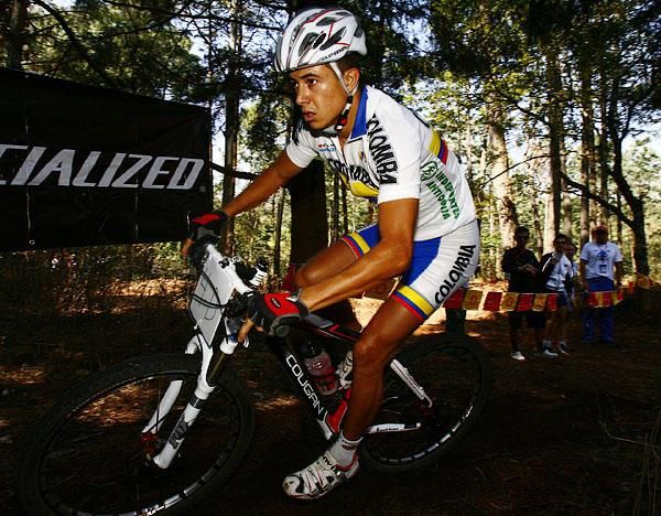 A Colombian in first place on the final lap.