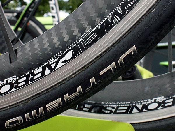 Liquigas' Mavic Cosmic Carbone SLR wheels use a team-only tubular rim. The production version is only available as a clincher.