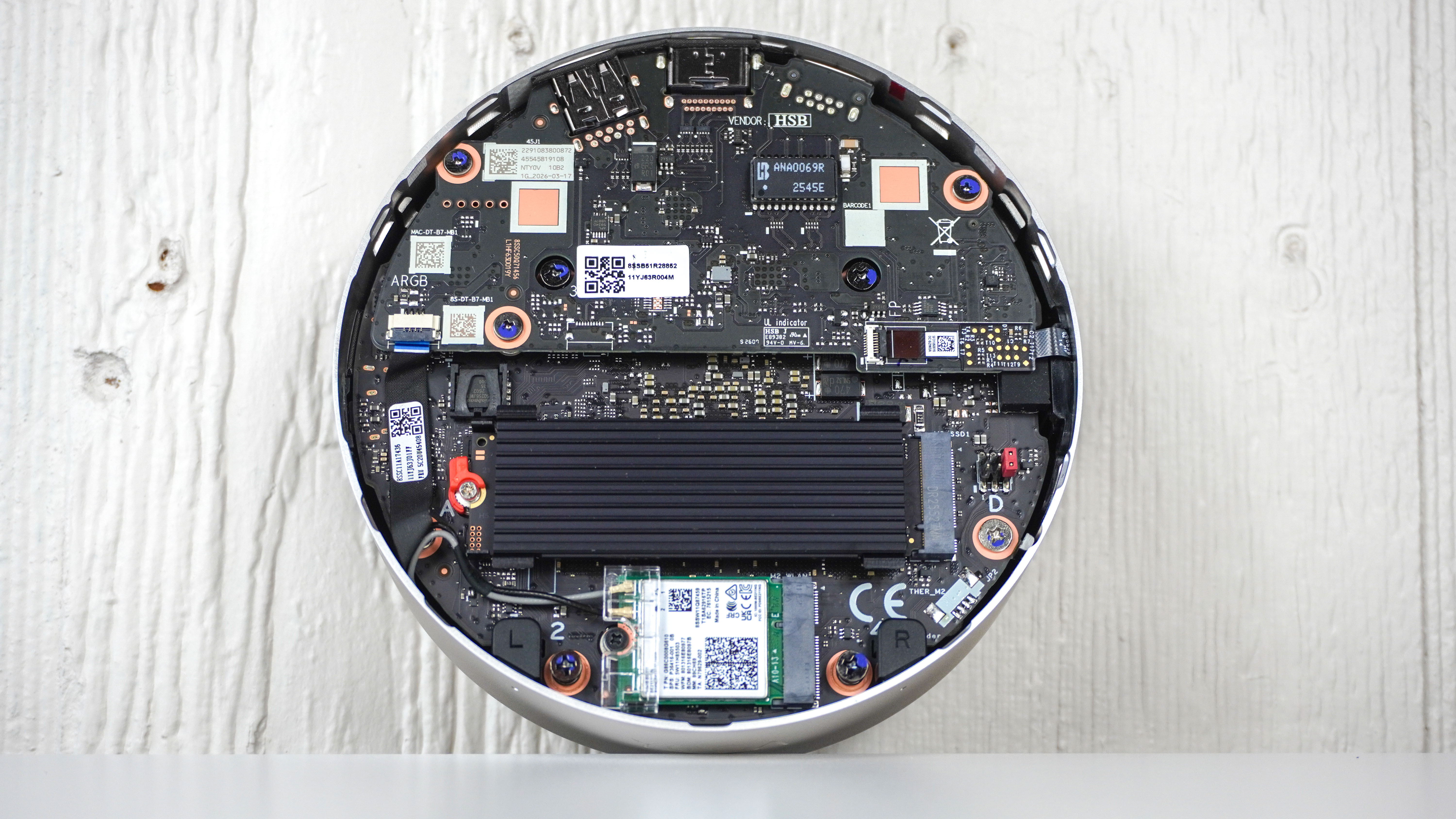 The internals of the Lenovo Yoga Mini mini PC