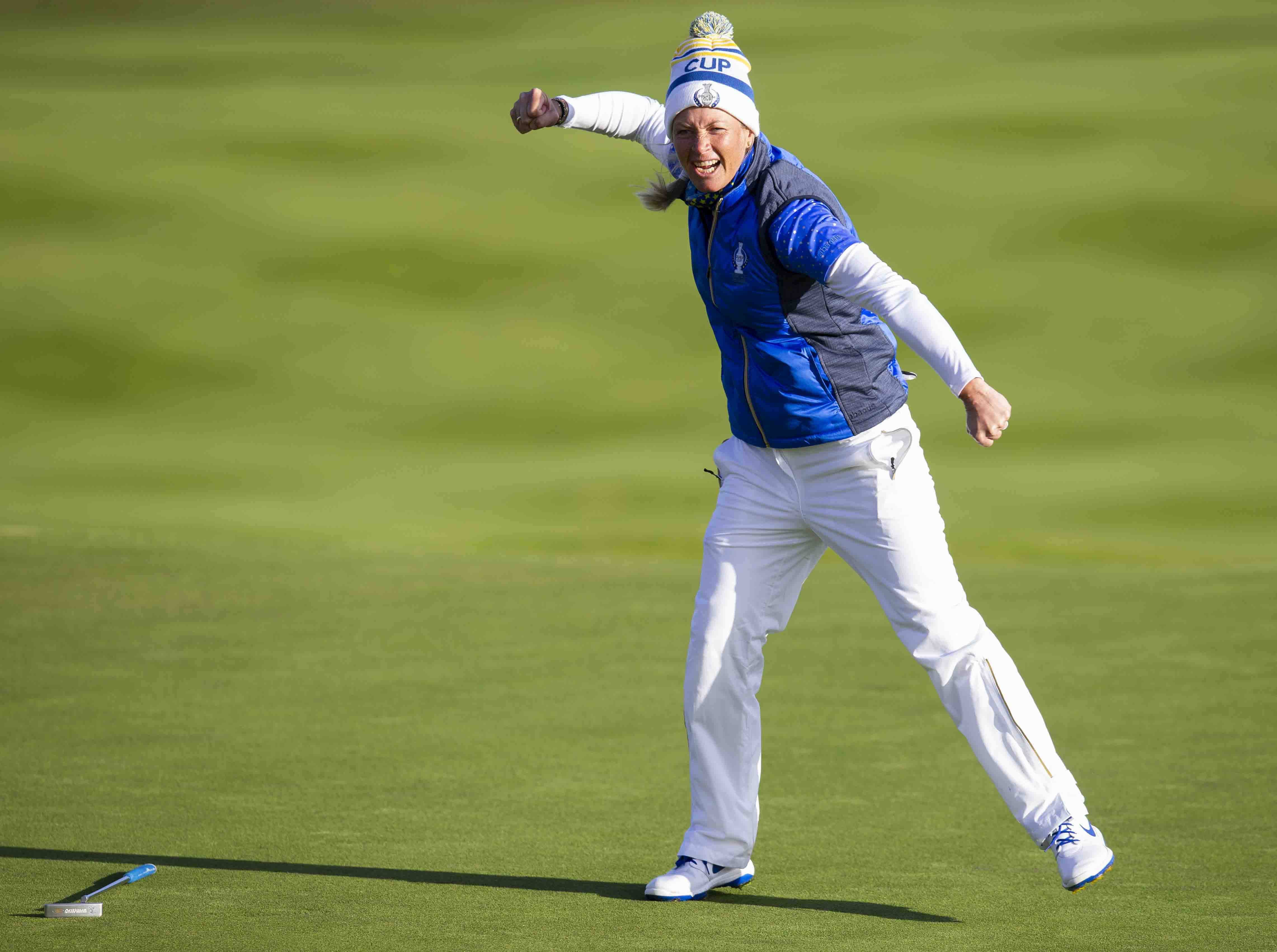 Team Europe&#039;s Suzann Petersen sinks the putt to win the 2019 Solheim Cup
