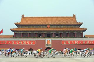 Men's Olympic road race leaves Tiananmen square