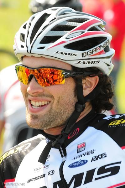 Adam Snyder (Team Jamis) sports a new scruffy look.