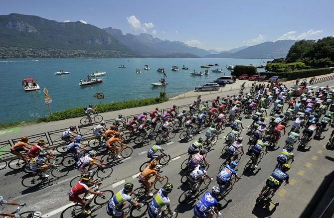 The peloton on stage 20