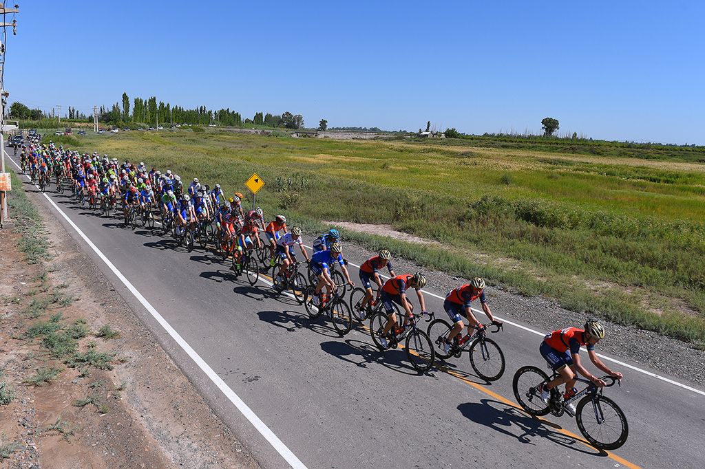 The peloton rolls along with Valerio Agnoli setting the pace