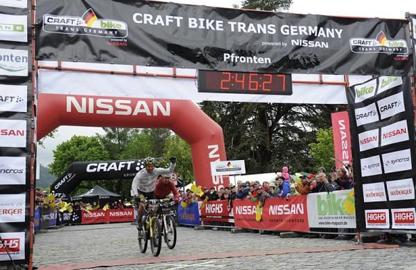 Alban Lakata (Topeak / Ergon) sprints to a stage 2 victory.