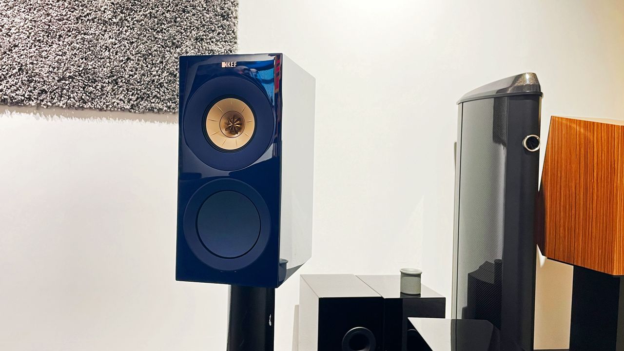 Standmount speaker: KEF R3 Meta