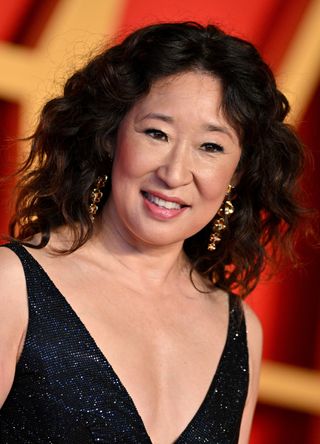 Sandra Oh attends the 2024 Vanity Fair Oscar Party Hosted By Radhika Jones at Wallis Annenberg Center for the Performing Arts on March 10, 2024 in Beverly Hills, California