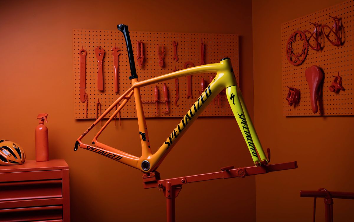Specialized Amira as it changes colour from red to yellow