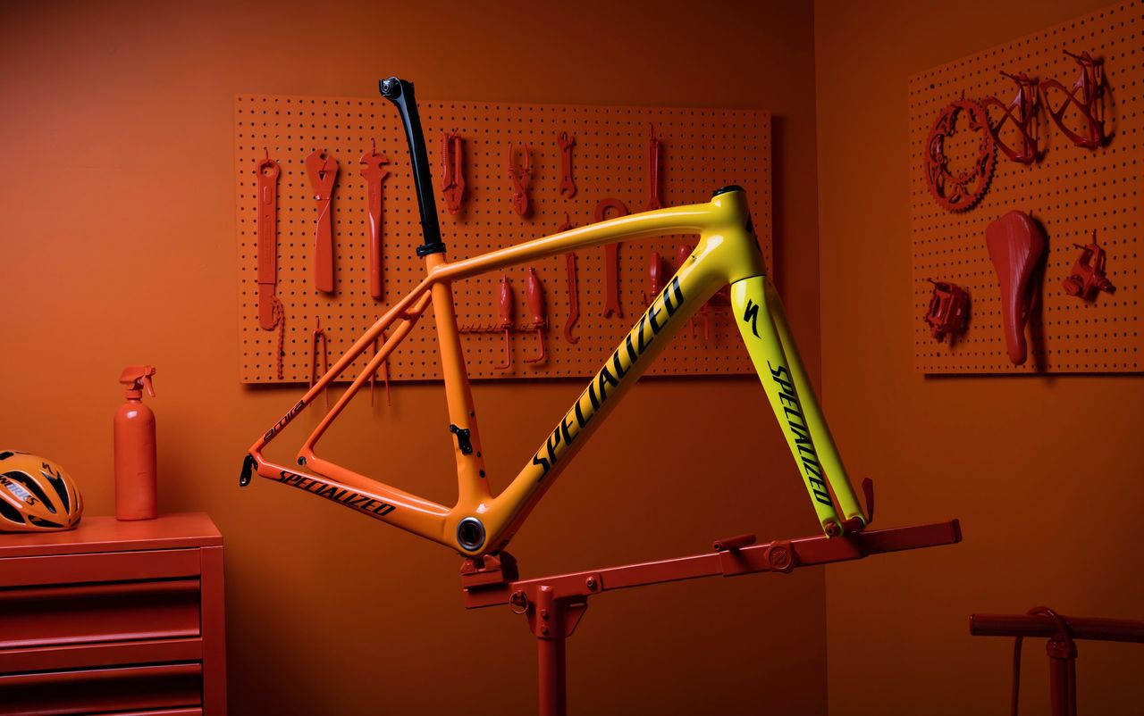 Specialized Amira as it changes colour from red to yellow
