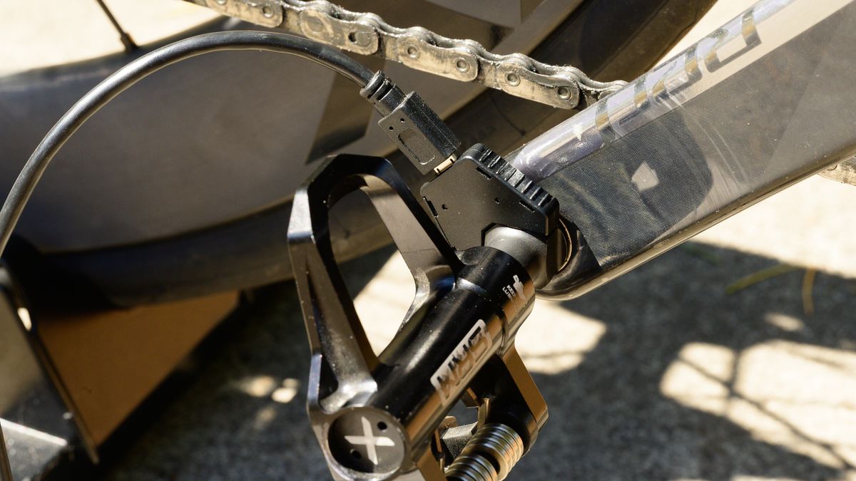 SRM XPower Road with charger connected