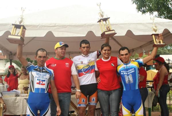 Under 23 men's podium (L-R): Pedro Gutierrez (Alcald&iacute;a de Maracaibo), Carlos Galviz (Loter&iacute;a del T&aacute;chira) and Jose Alarcon (Gobernaci&oacute;n Zulia).