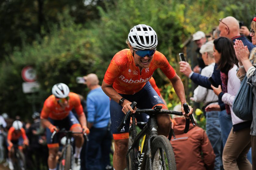 Picture by Alex Whitehead/SWpix.com - 11/10/2025 - Cycling - 2025 UCI Gravel World Championships, Zuid-Limburg, Netherlands - Women Elite Race - Netherlands