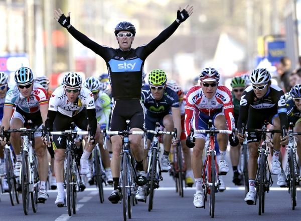 Greg Henderson (Sky Procycling) sprints to a stage win