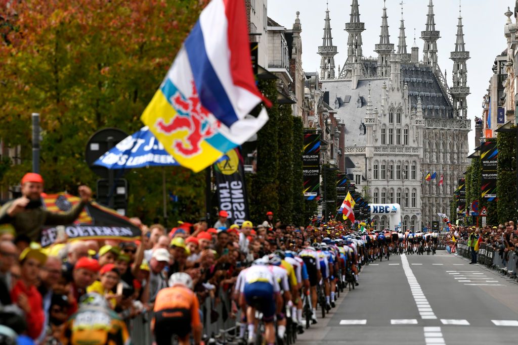 LEUVEN BELGIUM SEPTEMBER 26 A general view of the Peloton passing through Leuven City while fans cheer during the 94th UCI Road World Championships 2021 Men Elite Road Race a 2683km race from Antwerp to Leuven flanders2021 on September 26 2021 in Leuven Belgium Photo by Kristof Ramon PoolGetty Images