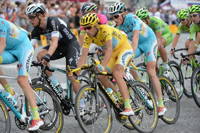 Race leader Vincenzo Nibali with only a few km to go